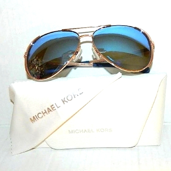 Like New MICHAEL KORS Rose Gold Polarized  "Chelsea" unisex sunglasses & case - Picture 3 of 11